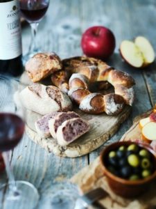 《新商品》「Cheers to Harvest. ワインに合うパン。」